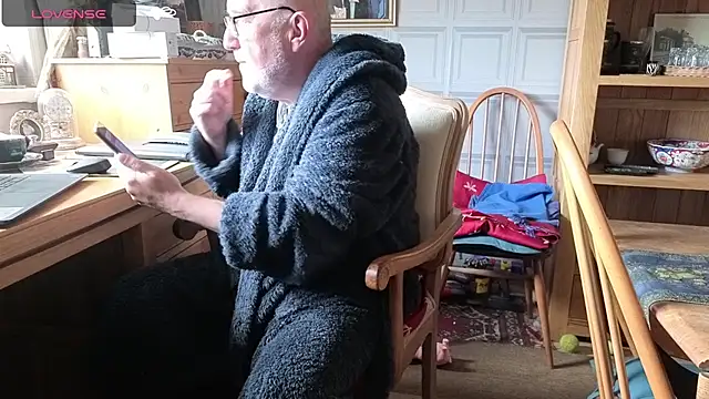 Adamdaddybear online show from September 2025 07:21:02 AM