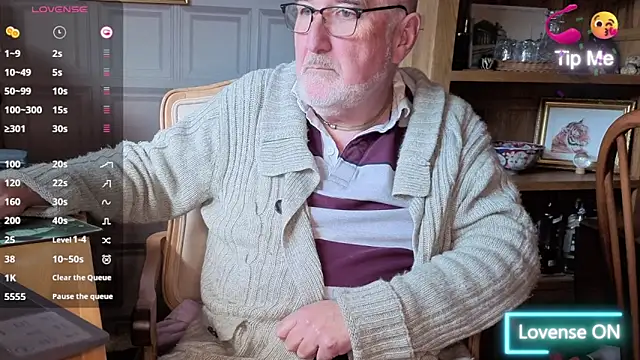 Adamdaddybear online show from October 2025 12:45:02 PM