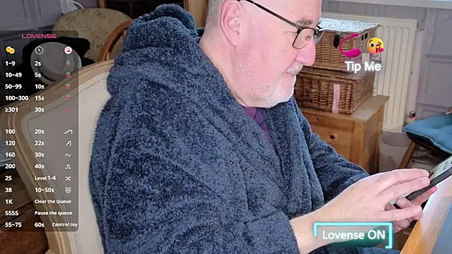 Adamdaddybear online show from November 2025 08:27:01 AM