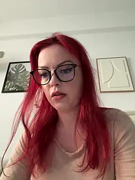 Snapshot of AylaRed chatting on April 2026 06:03:01 AM AylaRed online show from April 2026 06:03:01 AM