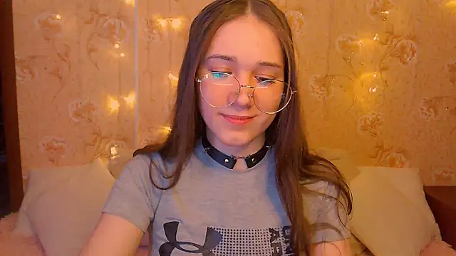 fluffy kitty  online show from February 2026 09:29:01 PM