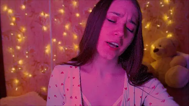 fluffy kitty  online show from February 2026 06:28:01 PM