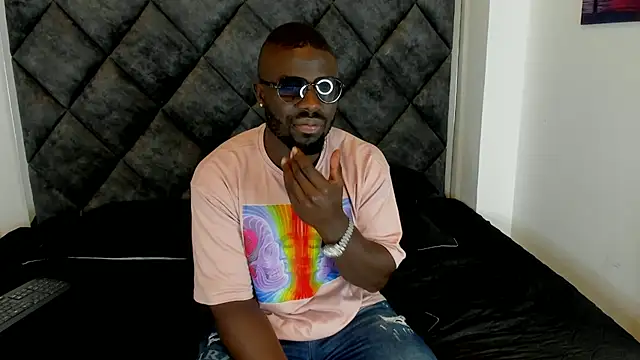 Latrellx7 online show from October 2025 03:28:01 AM