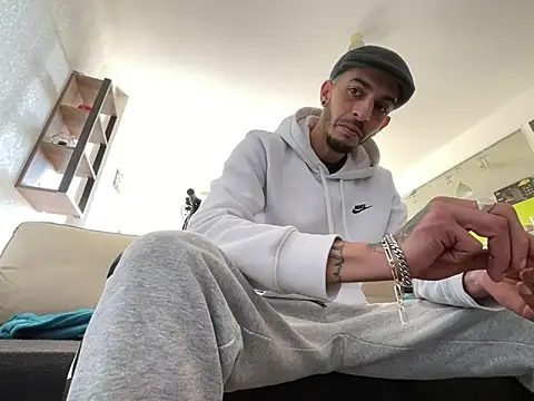 Rebeu313 online show from March 2025 02:34:02 PM