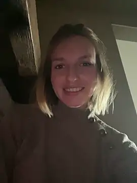 Snapshot of vilaineblonde chatting on October 2025 03:57:02 PM vilaineblonde online show from October 2025 03:57:02 PM