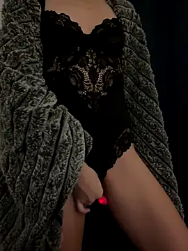 Snapshot of vilaineblonde chatting on November 2025 04:22:02 AM vilaineblonde online show from November 2025 04:22:02 AM