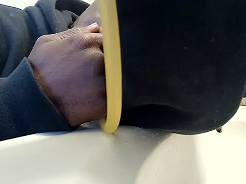 Snapshot of DevinToore chatting on December 2025 11:21:01 PM DevinToore online show from December 2025 11:21:01 PM