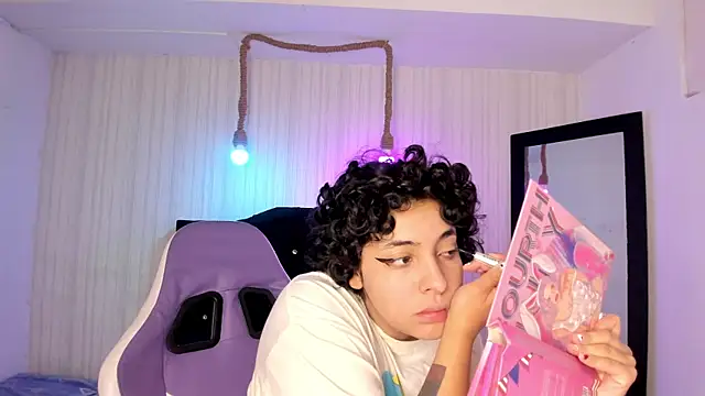 Snapshot of miku_katsuragi chatting on September 2025 01:33:02 AM miku katsuragi online show from September 2025 01:33:02 AM