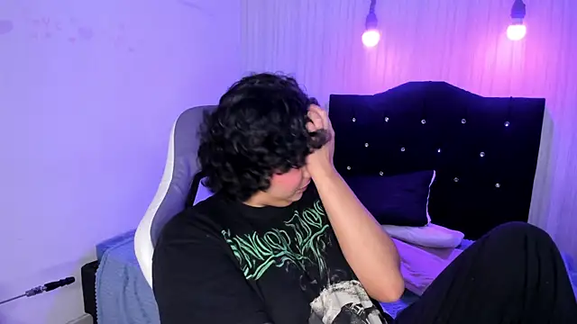 Snapshot of miku_katsuragi chatting on November 2025 11:48:02 PM miku katsuragi online show from November 2025 11:48:02 PM