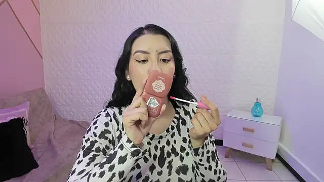 Snapshot of Violetaa_diazz chatting on October 2025 09:23:02 PM Violetaa diazz online show from October 2025 09:23:02 PM