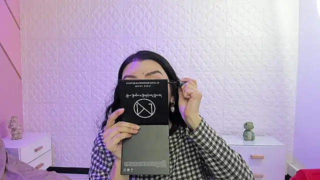 Snapshot of Violetaa_diazz chatting on November 2025 09:14:01 PM Violetaa diazz online show from November 2025 09:14:01 PM