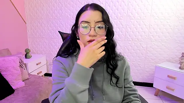 Snapshot of Violetaa_diazz chatting on November 2025 09:19:02 PM Violetaa diazz online show from November 2025 09:19:02 PM