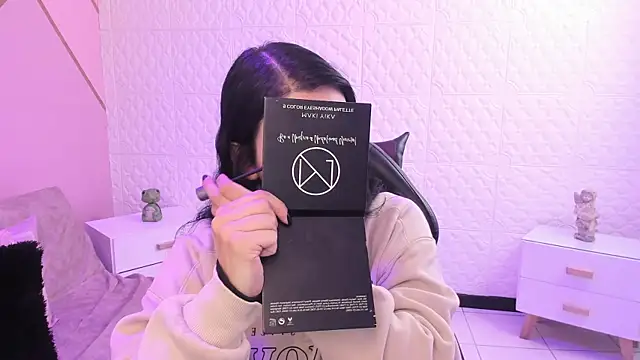 Snapshot of Violetaa_diazz chatting on November 2025 09:14:01 PM Violetaa diazz online show from November 2025 09:14:01 PM