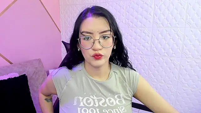 Snapshot of Violetaa_diazz chatting on December 2025 09:09:02 PM Violetaa diazz online show from December 2025 09:09:02 PM