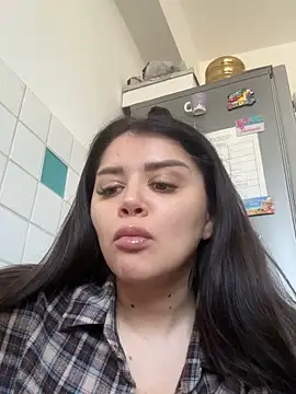 Amberseyes online show from May 2026 12:12:02 PM