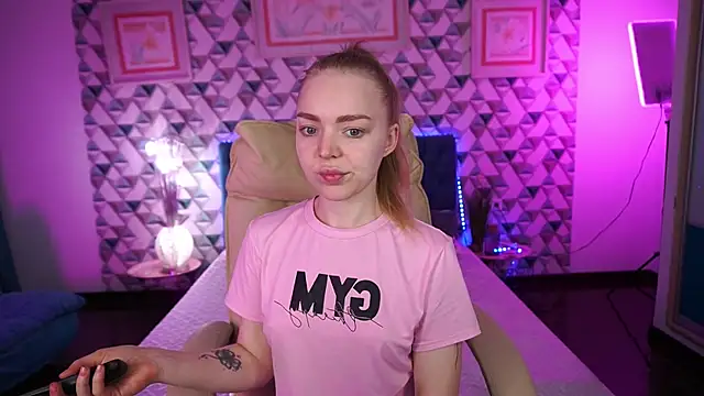 EmilySunshineS online show from April 2026 12:31:01 PM