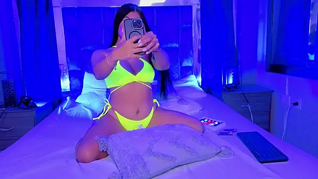 Mia Oxford online show from October 2025 02:04:01 PM