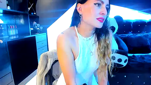 Coral Gibson online show from February 2025 06:41:02 PM