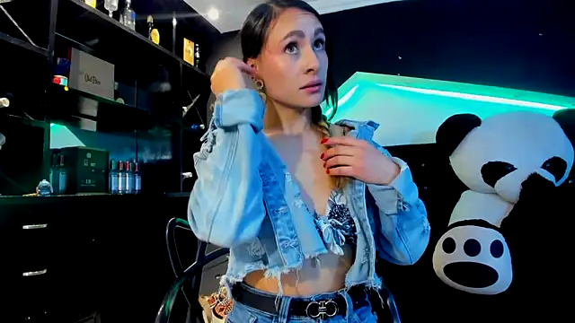 Coral Gibson online show from March 2025 12:23:02 PM