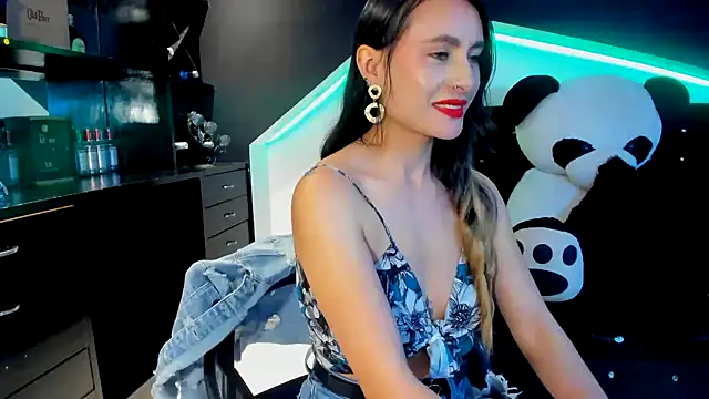 Coral Gibson online show from March 2025 03:28:02 PM