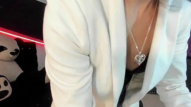 Coral Gibson online show from September 2025 01:00:02 PM