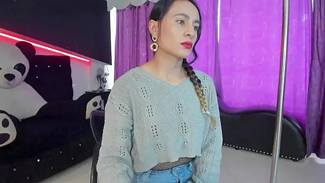 Coral Gibson online show from September 2025 01:24:02 PM