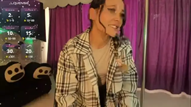 Coral Gibson online show from November 2025 01:24:01 PM