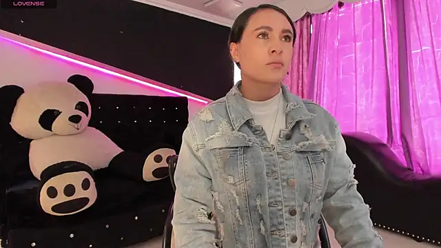 Coral Gibson online show from January 2026 12:55:01 PM