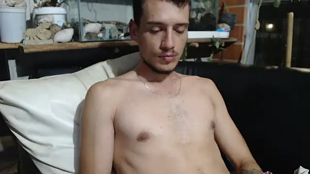 Snapshot of roystonee01 chatting on February 2026 07:15:01 AM roystonee01 online show from February 2026 07:15:01 AM