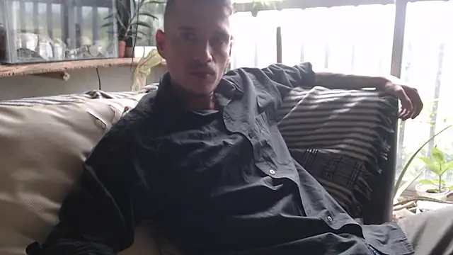 Snapshot of roystonee01 chatting on February 2026 05:54:01 PM roystonee01 online show from February 2026 05:54:01 PM