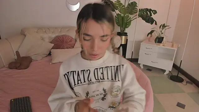 Mollymoon1 online show from February 2026 09:30:02 PM