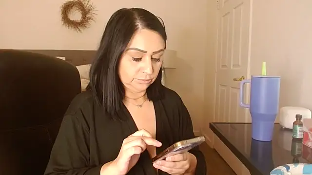 AlyssiaAmoreXO online show from October 2025 04:42:02 PM