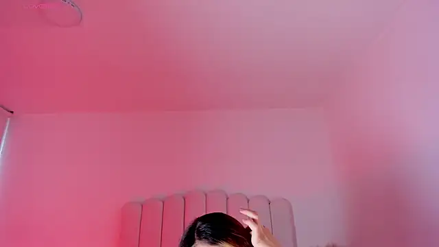 Sarajonnes online show from October 2025 12:47:01 PM