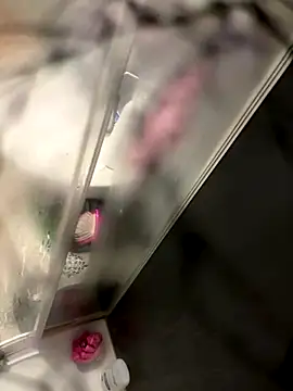 lescro95  online show from October 2025 05:55:02 PM