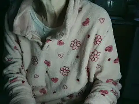 Snapshot of VeneRed chatting on April 2026 05:08:02 PM VeneRed online show from April 2026 05:08:02 PM