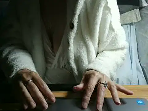 Snapshot of VeneRed chatting on May 2026 07:52:01 PM VeneRed online show from May 2026 07:52:01 PM