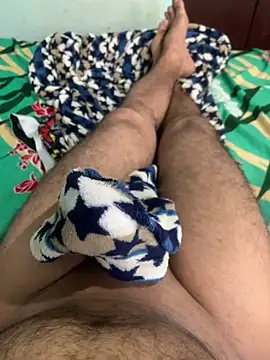 Snapshot of desiduzz21 chatting on January 2025 03:33:02 AM desiduzz21 online show from January 2025 03:33:02 AM