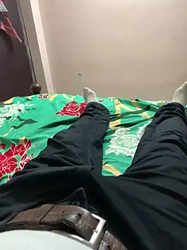 Snapshot of desiduzz21 chatting on October 2025 03:45:01 PM desiduzz21 online show from October 2025 03:45:01 PM