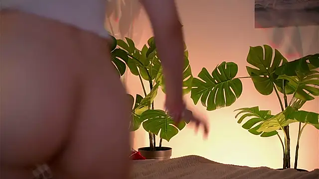 Snapshot of Tonyyxxx chatting on March 2025 06:35:02 AM Tonyyxxx online show from March 2025 06:35:02 AM