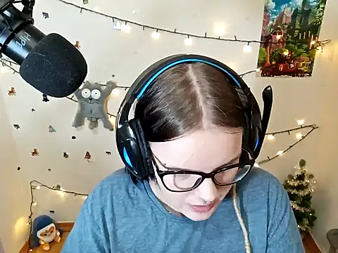 DivaMarisa online show from December 2024 04:50:01 PM