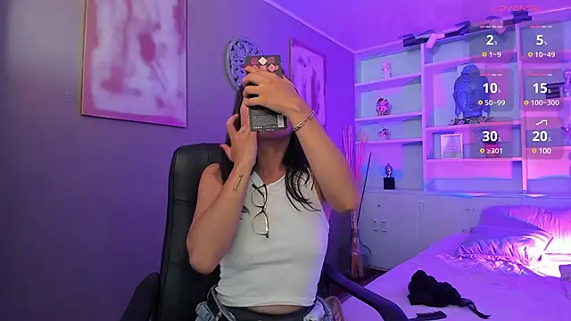 Lucy Williiams online show from March 2025 07:59:01 PM