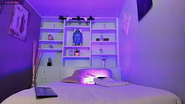 Lucy Williiams online show from March 2025 07:27:02 PM