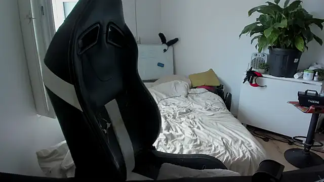 Snapshot of CeriseLapine chatting on September 2025 09:09:01 AM CeriseLapine online show from September 2025 09:09:01 AM