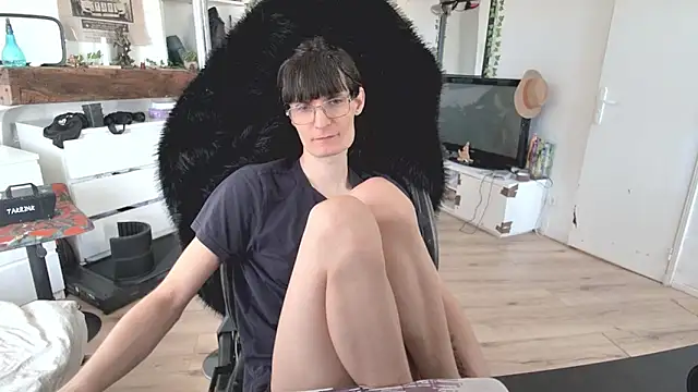 Snapshot of CeriseLapine chatting on October 2025 08:13:01 AM CeriseLapine online show from October 2025 08:13:01 AM