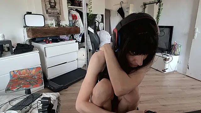 Snapshot of CeriseLapine chatting on October 2025 11:22:01 AM CeriseLapine online show from October 2025 11:22:01 AM