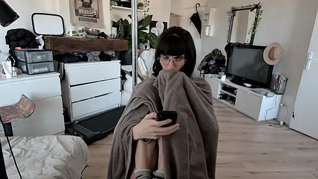 Snapshot of CeriseLapine chatting on December 2025 10:54:02 AM CeriseLapine online show from December 2025 10:54:02 AM