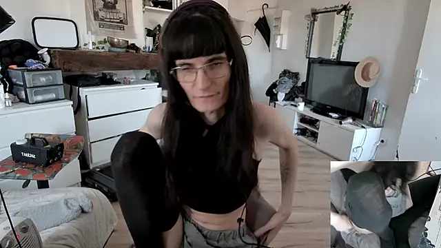 Snapshot of CeriseLapine chatting on December 2025 09:48:01 AM CeriseLapine online show from December 2025 09:48:01 AM