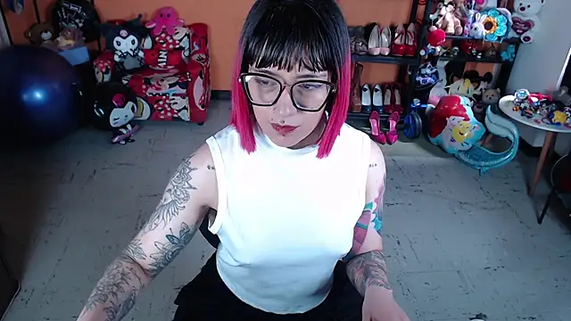 MissMiia2 online show from November 2025 01:44:02 PM