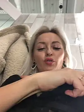 Snapshot of Diamond_Bunny_ chatting on December 2024 04:16:02 PM Diamond Bunny online show from December 2024 04:16:02 PM