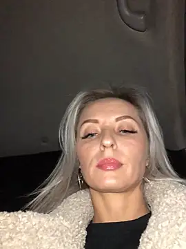 Snapshot of Diamond_Bunny_ chatting on December 2024 03:00:02 PM Diamond Bunny online show from December 2024 03:00:02 PM